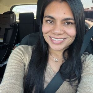 Meet your Posher, Elizabeth